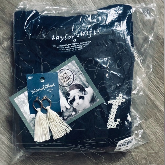 Taylor Swift Holiday Sweater; NIB - Picture 10 of 14